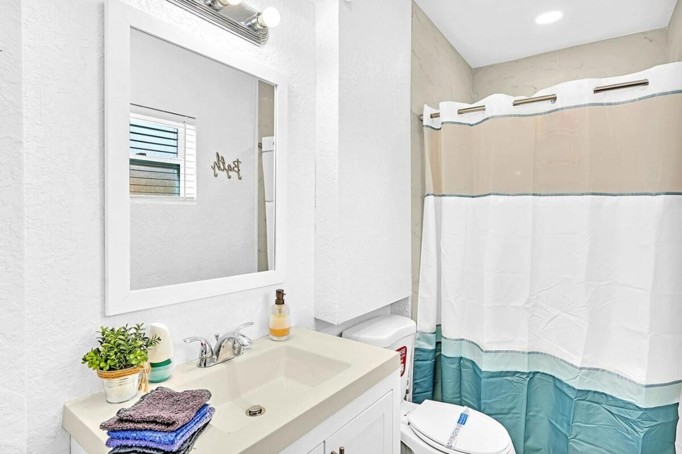 Boutique One Bdrm Close To Aventura Mall & Beach Халландейл-Бич Экстерьер фото