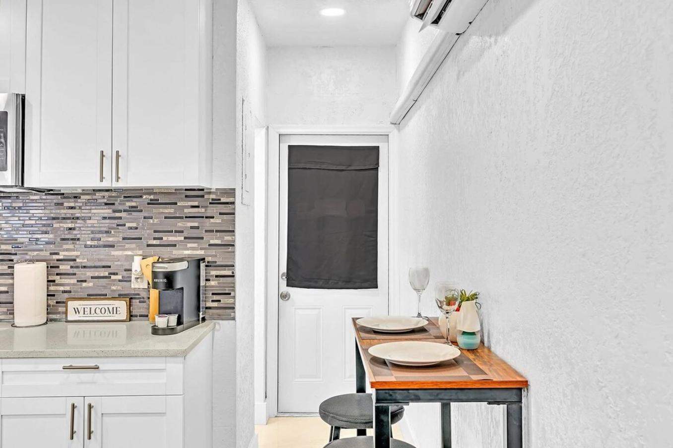 Boutique One Bdrm Close To Aventura Mall & Beach Халландейл-Бич Экстерьер фото